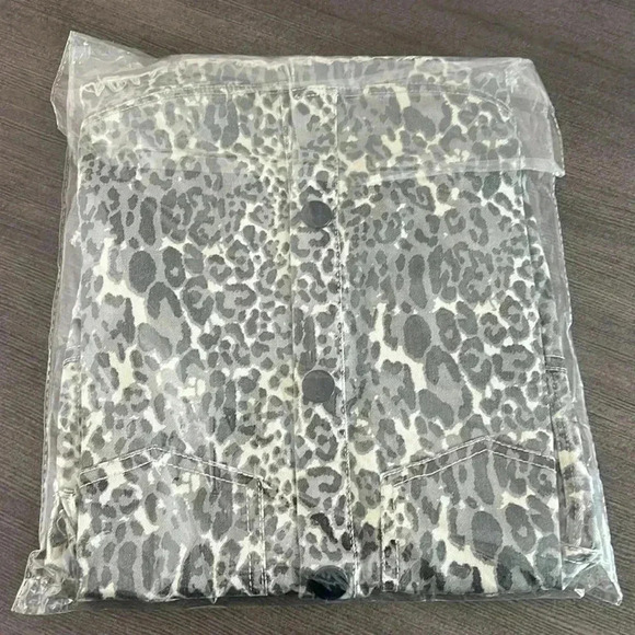 English Rose Animal Print Vest. Cotton. NWOT. Size S/M. Snap Closure. - Picture 15 of 16